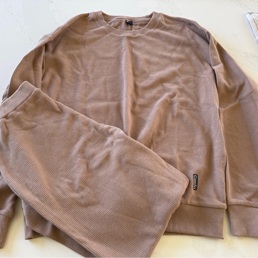 Comfrt Waffle Knit Crewneck Sweater in Tan